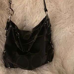 Signature Coach shoulder bag